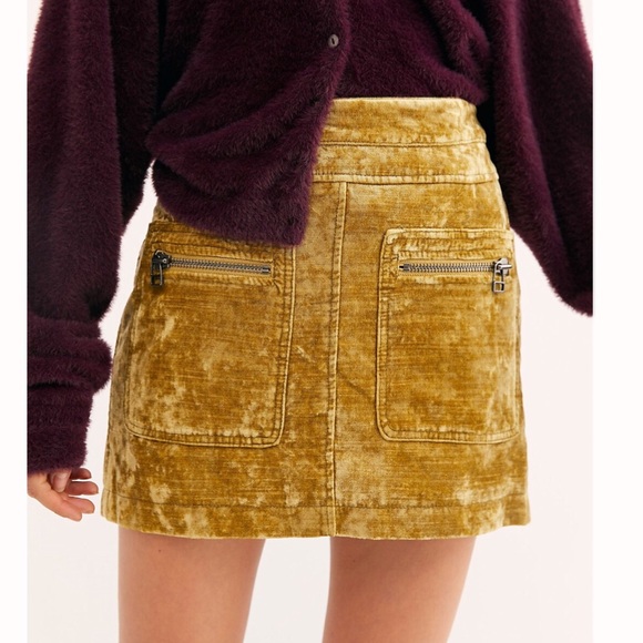 Free People Dresses & Skirts - 🎈🥳HP🎉🎈NWT FREE PEOPLE VELVET MINI SKIRT SIZE 2